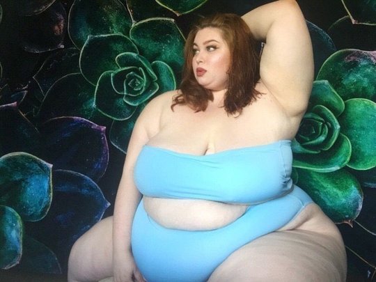 Size 30 Woman Has Thousands Of Fans Who Pay To Watch Her Eat 10000 Calories A Day 10urlcom 